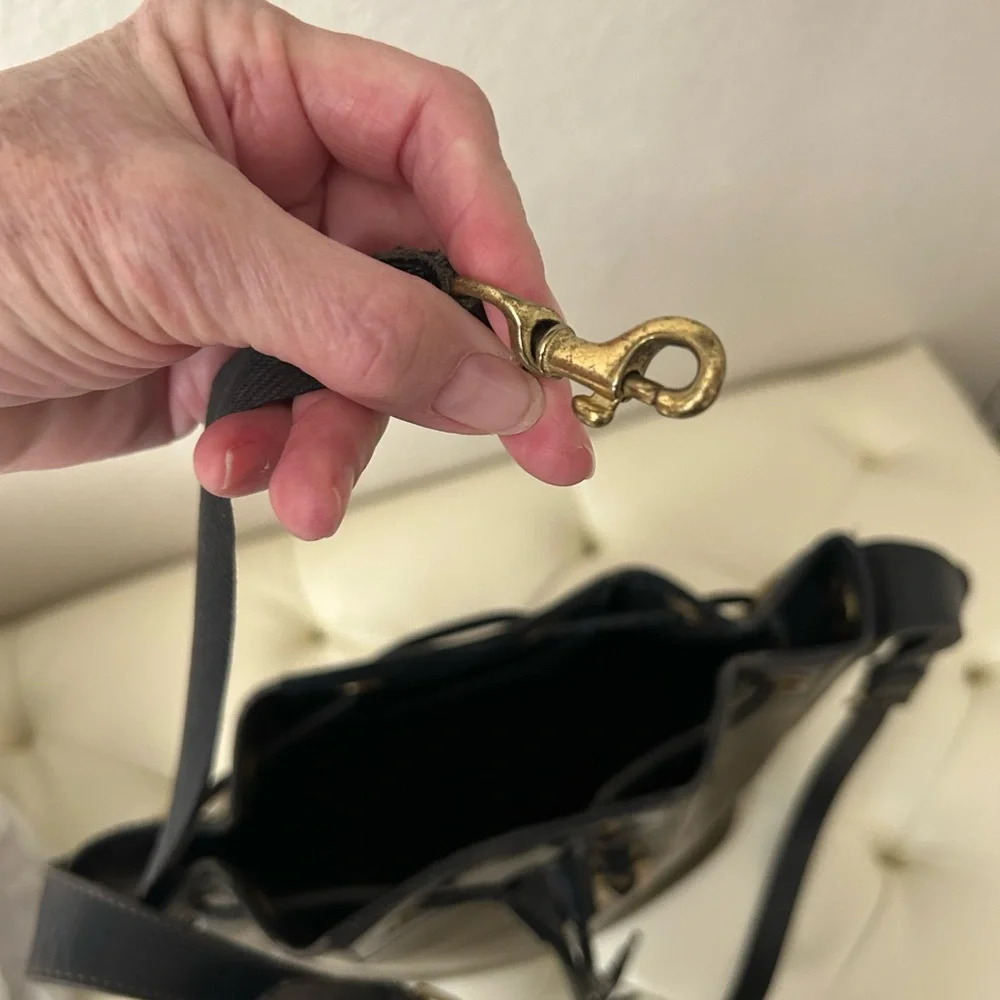 Black and Gold Bucket Bag - Picture 4 of 8